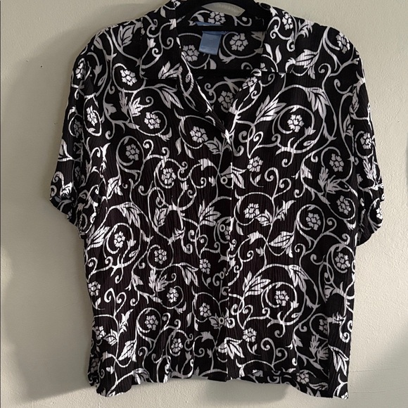 Koret Tops - Koret Black and White Floral button-down Shirt L